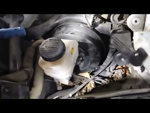 Видео: Хюндай Женезис очень плохие тормоза. Замена вакуумного усилителя тормозов