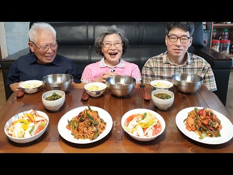 Видео: Ностальгический рецепт мукбанга с баклажанами и рисом (ростки фасоли на пару, яичный суп)