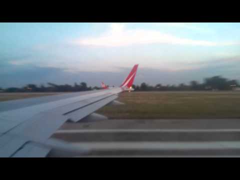 Видео: Взлёт самолёта Boeing 757-200 Royal Flight