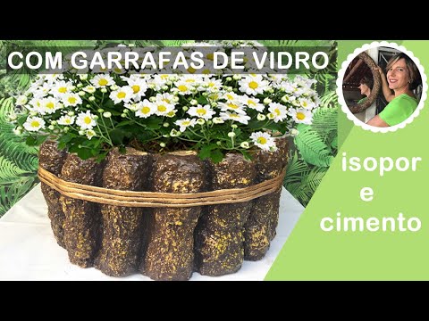 Видео: Горшок для растений из цемента, пенопласта и стеклянных бутылок: имитирующие бревна деревьев