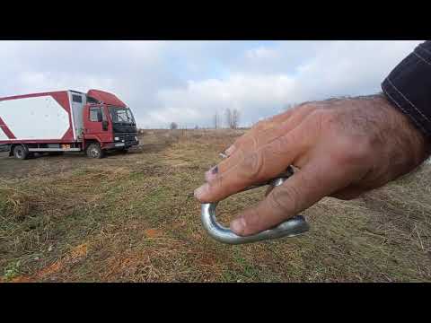 Видео: Вытащить машину с грязи за четыре прийома