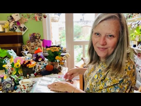Видео: Делаем всё просто: коллекционные карточки художника, миниатюрный коллаж в смешанной технике ВИДЕО...
