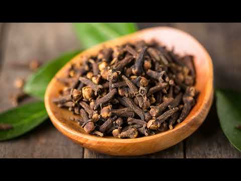 Видео: Как собирают гвоздику популярную пряность / How to harvest cloves, a popular spice