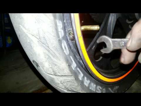 Видео: Как накачать безкамерку обычным насосом на Viper Active