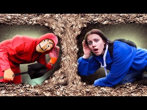 Видео: ПОБЕГ ПО ТУННЕЛЮ ПРОВАЛИЛСЯ! Нас схватили! ПРИЩЕПКА всех спасла! КТО ОНА ТАКАЯ??!