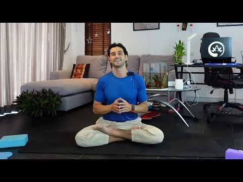 Видео: Лёгкая лечебная йога для сильной спины. Вечерняя практика 45 минут с музыкой | Йога Хаб Клуб