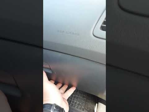 Видео: Замена салонного фильтра ниссан примера р12.