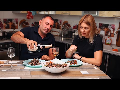 Видео: Узнайте, как приготовить ВКУСНЫЙ МЯСНОЙ САЛАТ! 🍖🥗