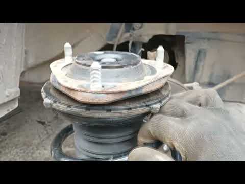 Видео: Замена пыльника передней стойки TOYOTA RAV4 XA40