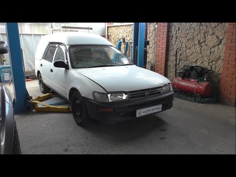 Видео: Замена помпы двигателя и комплекта ГРМ на Тойота Королла 1,5 Toyota Corolla  EE103  1996 года