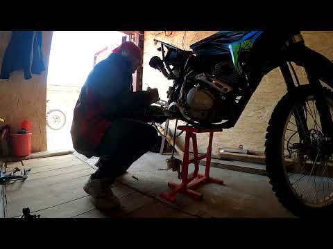 Видео: Обслуживание мотоцикла