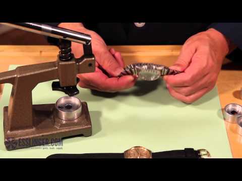 Видео: Как снять уплотнительное кольцо и натяжное кольцо с кристаллов часов с помощью пресса для кристаллов