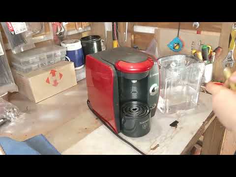 Видео: BOSCH. Tassimo TAS4013EE/15.  Сигнал индикатора "нет воды в контейнере".