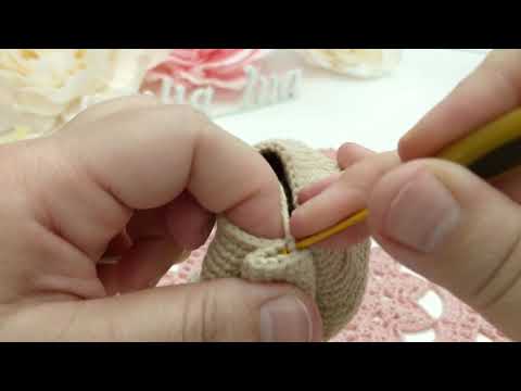 Видео: Находим место и ввязываем лапки щенку.