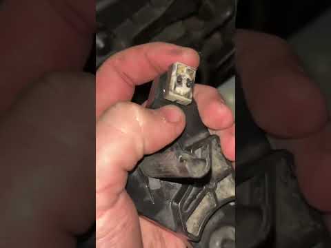 Видео: Люфт кулисы Polo Sedan. Нечеткое включение передач Polo Sedan. Замена ремкомплекта кулисы Polo Sedan