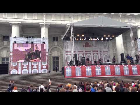 Видео: Сурганова и Оркестр - День первокурсника в Питере