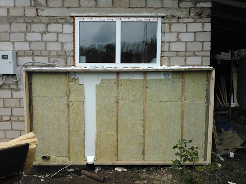 Видео: Водо-воздушный солнечный коллектор. Короб и утепление.