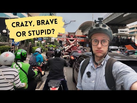 Видео: Выжить в час пик в Джакарте — на велосипеде!