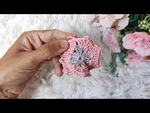 Видео: Этот связанный крючком брелок продается больше, чем вода в пустыне 💰🏜️ (с субтитрами)