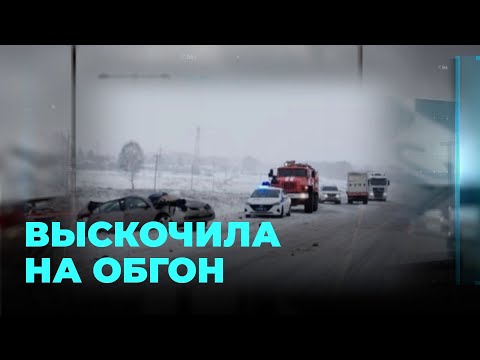 Видео: Гололёд и безрассудство: водительница «Ниссана» разбилась на встречке