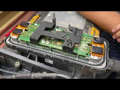 Видео: Попытка починить отопитель Nissan LEAF ZE0. Часть вторая. Все еще не работает.