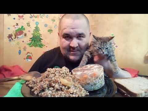 Видео: Обжор - холодец из свинины и курицы | Мукбанг - гречка с салом