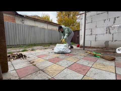 Видео: Влог : Уборка во дворе.Пробуем растянуть ботинки.