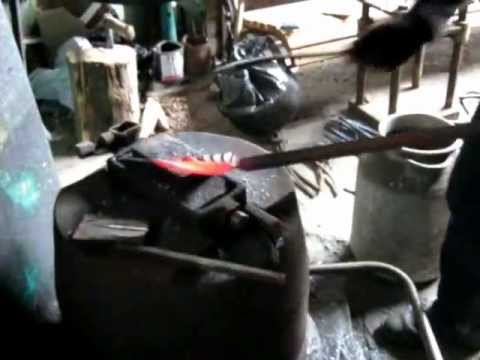 Видео: Кузня Семенюка Ковка листа металлического