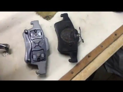 Видео: Замена тормозных дисков с колодками на Mazda3 и как вдавить поршень суппорта