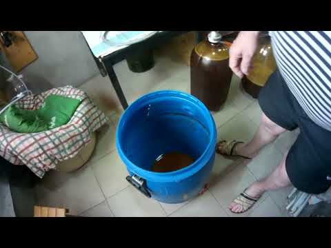 Видео: 58 Залив пива в кегу и карбонизация