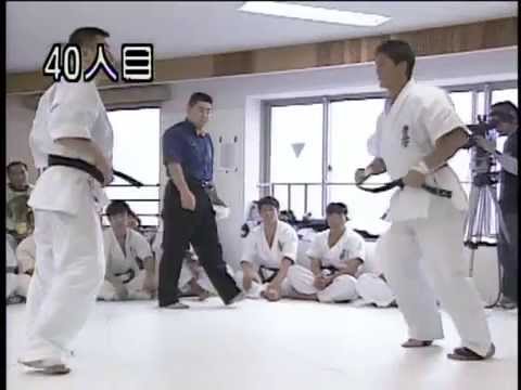 Видео: 100 боёв киокушинкай каратэ Хаджимэ Кадзуми - Hajime Kazumi