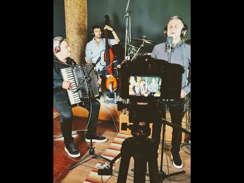 Видео: Bogdan Trio Plus - Kaharna pesen/ Богдан Трио Плюс - Кахърна песен (Остана Рада вдовица)