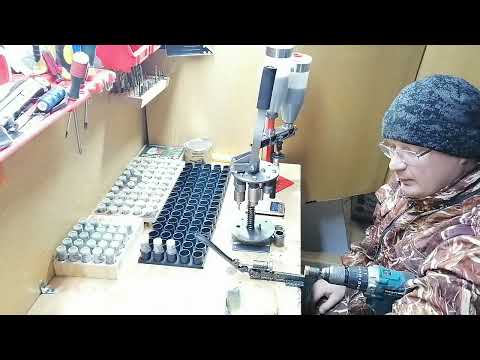 Видео: Снаряжение патронов 12к. для стрельбы по тарелочкам. Станок Василия Ивлева!