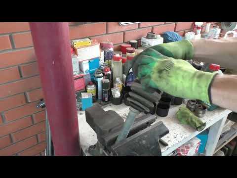 Видео: Замена внутреннего пыльника левого привода на KIA Sportage 2,0 Киа Спортейдж 2012 года