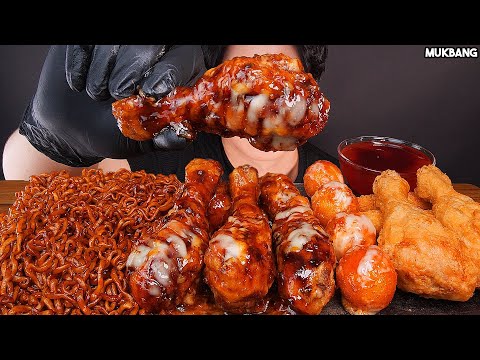 Видео: жареная курица и острая лапша FRIED CHICKEN SPICY BLACK BEAN NOODLE CHEESE BALL EATING ASMR MUKBANG