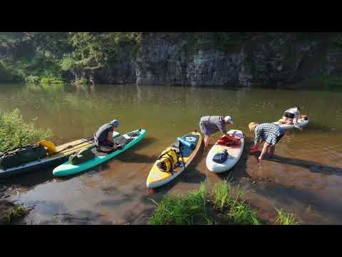 Видео: Сплав на сапбордах по реке Сим от Миньяра до Аши. Препятствия в виде низких мостов и насыпных бродов