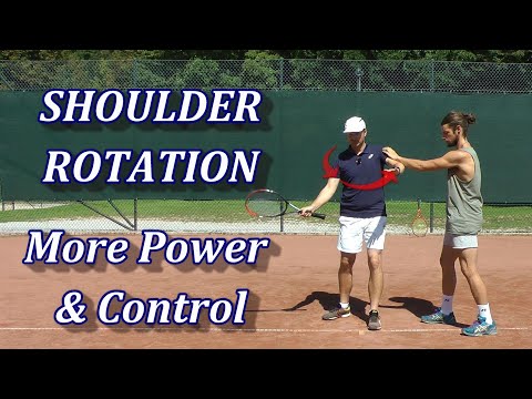 Видео: Как вращение плеч при ударах справа и слева в теннисе добавляет силы и контроля