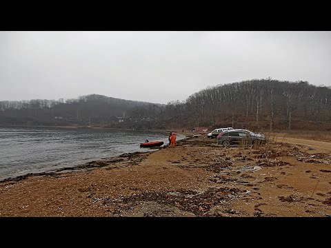 Видео: Рыбалка в Приморье. Морская рыбалка. Бухта Средняя. 25.03.2022 г. Минтай.