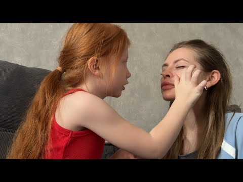 Видео: ASMR | Niece does my makeup | АСМР | Племянница делает макияж