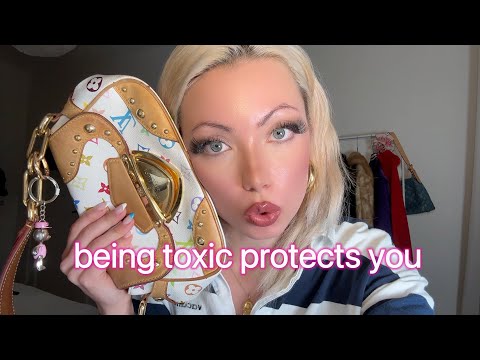 Видео: почему все девушки должны быть токсичными и материалистичными