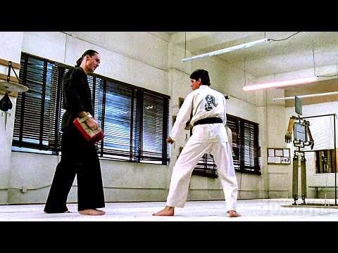 Видео: Дэниэл-сан стал тренером в Кобра Кай | Малюк-каратист 3 | отрывок