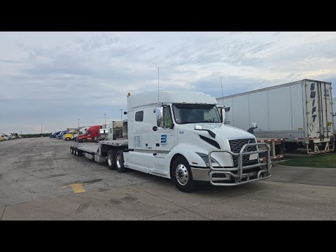 Видео: Не пустили дальнобойщика с Канады в Америку