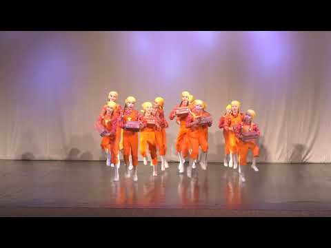 Видео: Весёлая стройка - детский танец (6-10 лет)