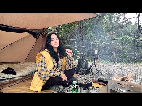Видео: Одиночный кемпинг | Осенний кемпинг | Приготовление еды в кемпинге | Лесной кемпинг | Рассвет