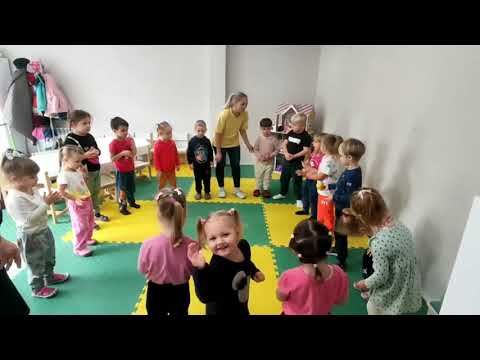 Видео: Музична рухлива гра «Яблучко у колі» для дітей середнього та старшого дошкільного віку