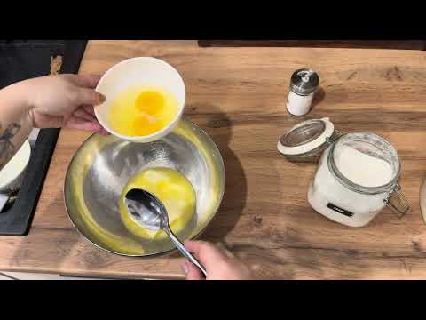 Видео: Яблочный пирог с корицей 