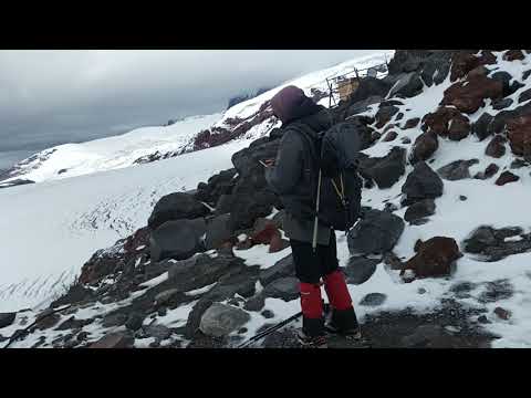 Видео: Посмотрели на трещины на Эльбрусе