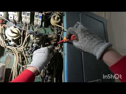 Видео: Аварийный вызов электрика. Пакетник вышел из чата😁