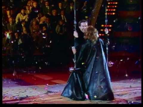 Видео: Алла Пугачева - Миллион алых роз