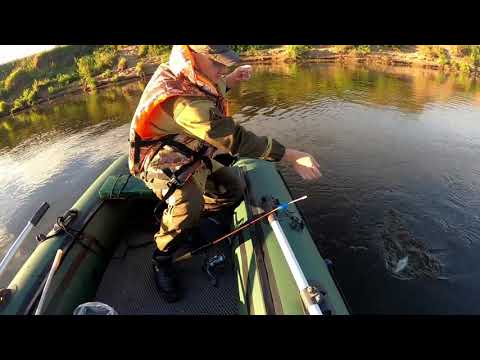 Видео: Киров, река Вятка, рыбалка на кольцо.